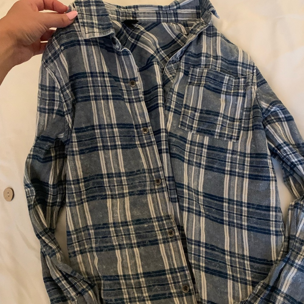 Blue and white Flannel 💙